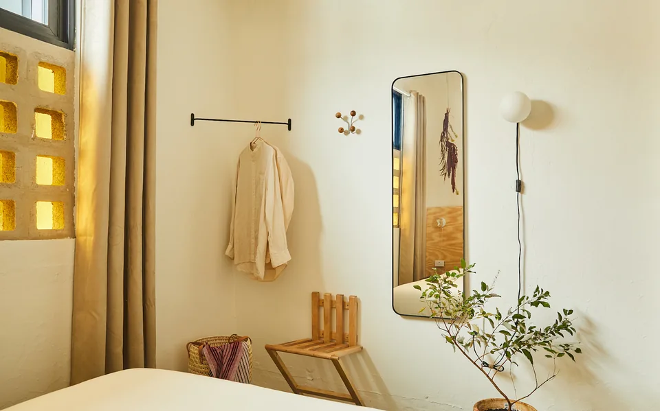 Second bedroom with woven details in APT 6