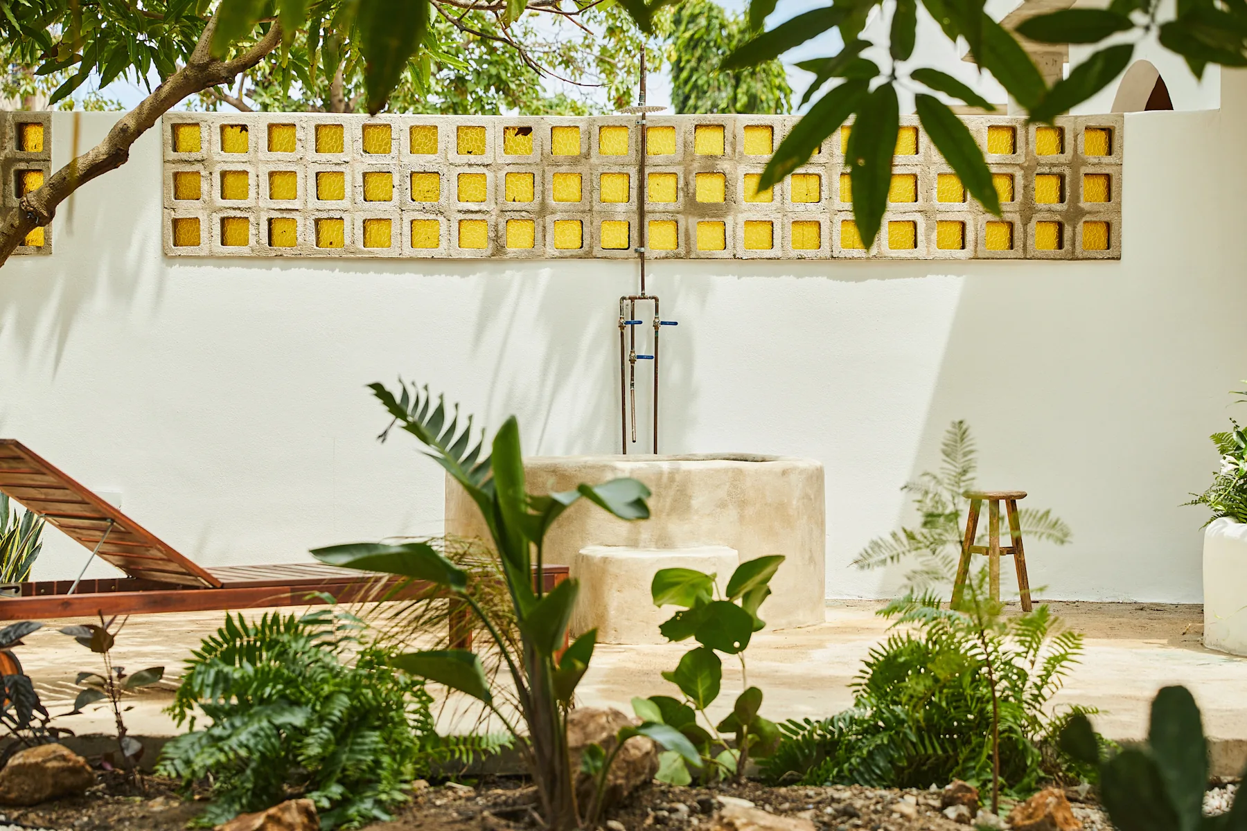 Outdoor soaking tub and tropical planting in APT’s private garden