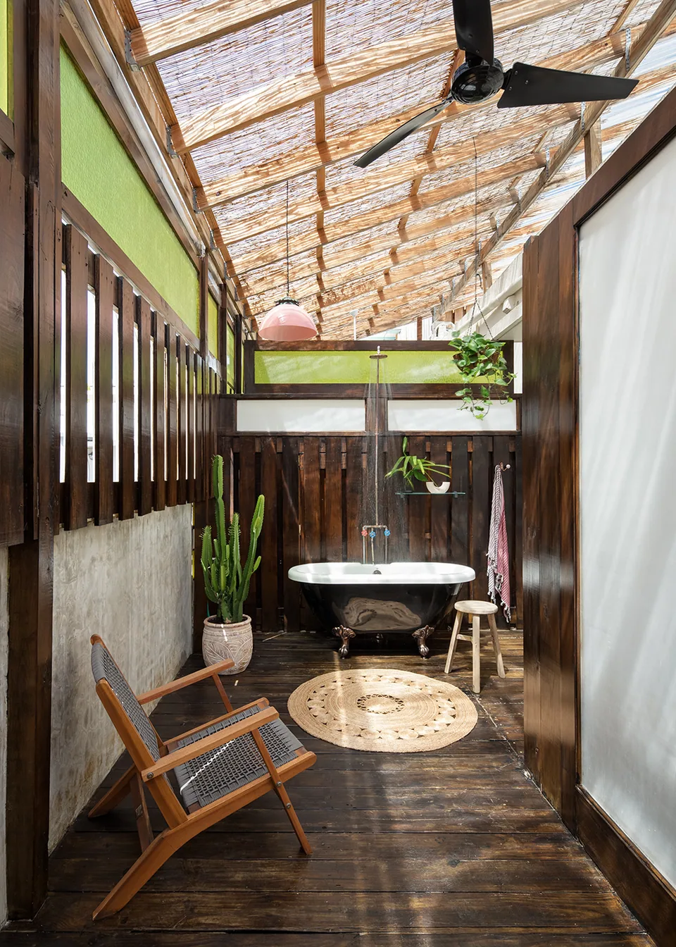 Outdoor bath, shower and plants beside the Kyuka Suite