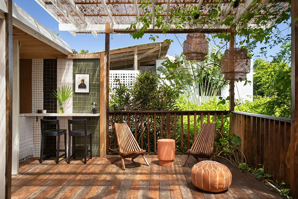 Planted terrace and timber deck at the Tropicalia Suite