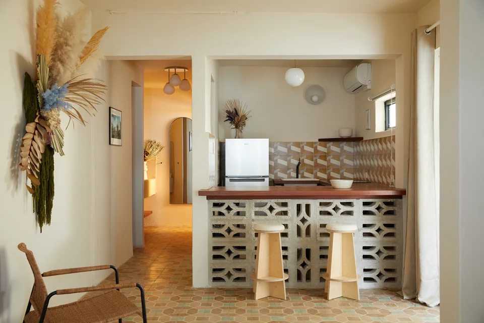 Full kitchen and dried floral display in Drifter