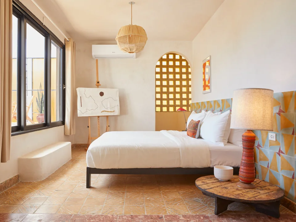 King bed, geometric tiles and arched windows in Poet