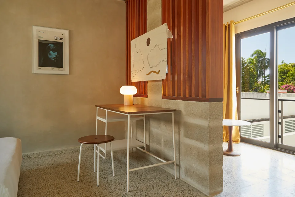 Queen bedroom with mid-century furnishings and a work desk in Traveler