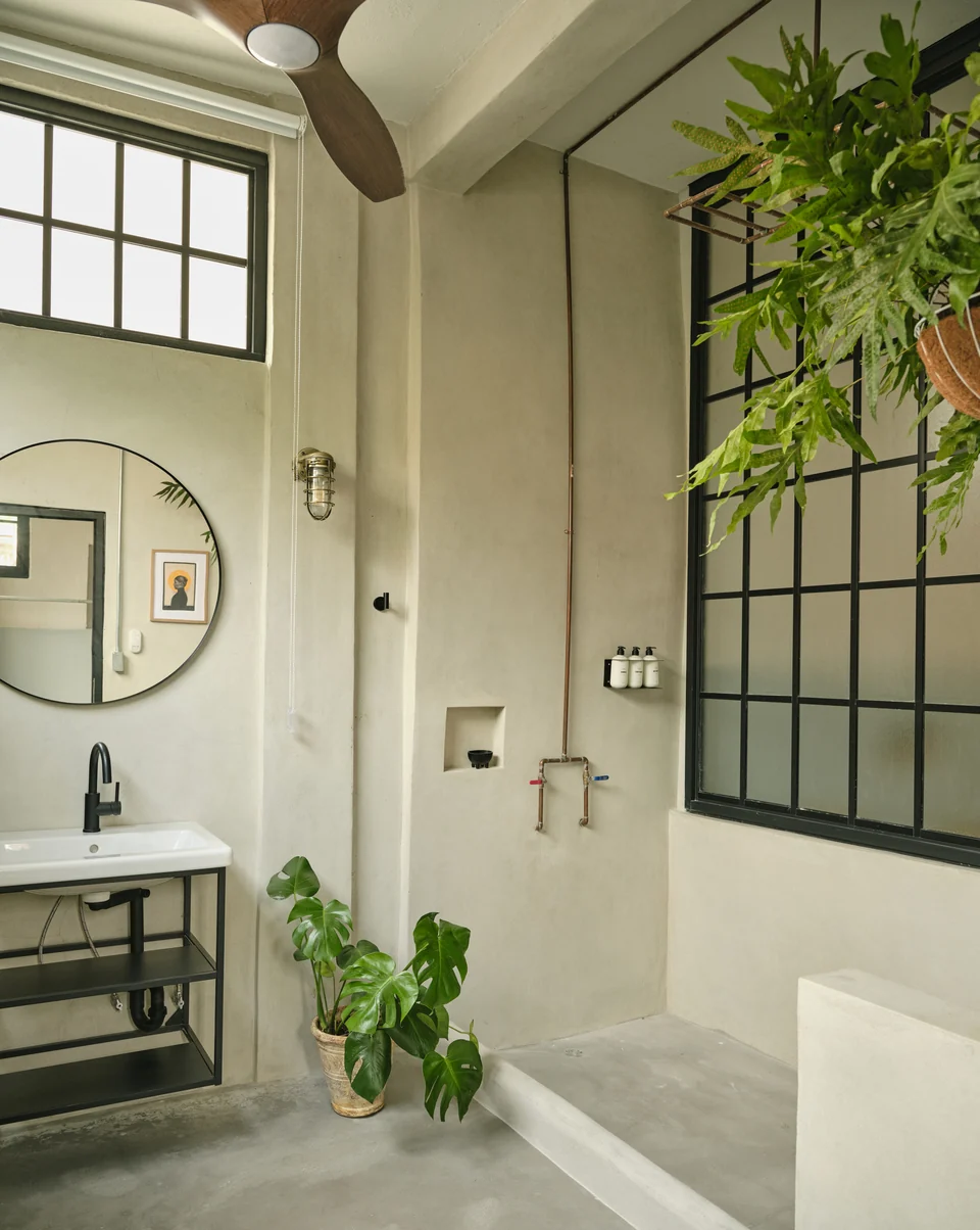 Paz 2’s green bathroom, hanging plants and spacious indoor shower