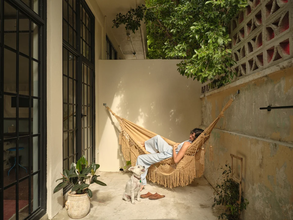 A guest relaxing in a hammock on Paz 2’s private planted patio