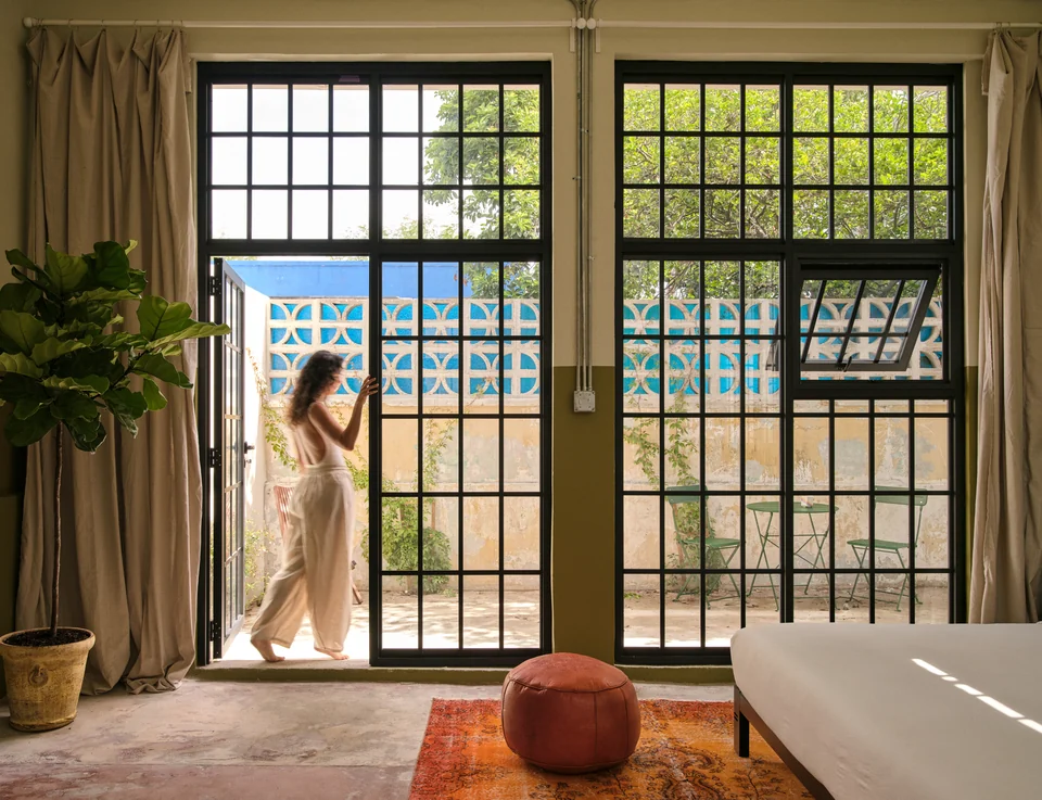 Paz 3’s floor-to-ceiling black-paned windows and glass doors to the patio