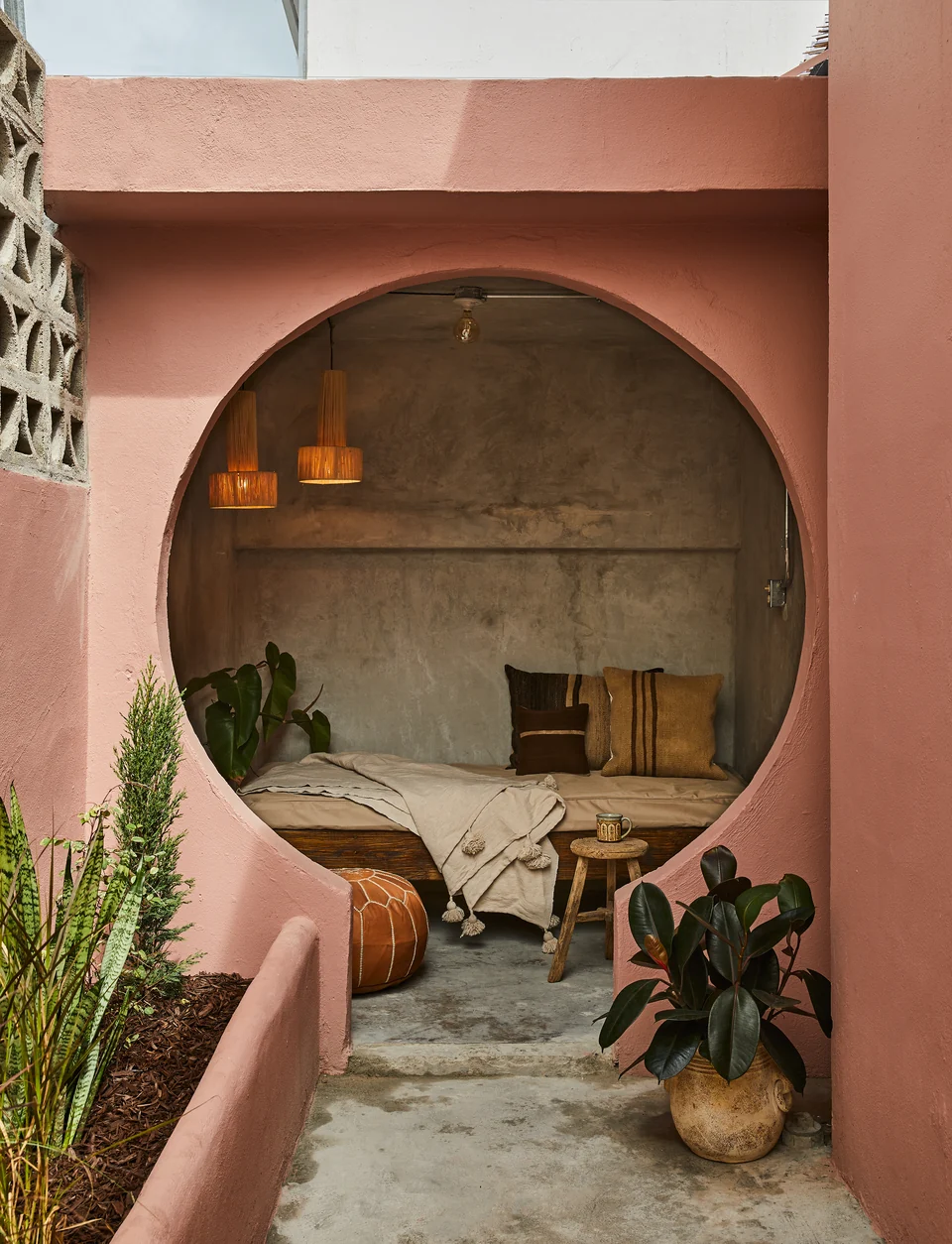 The round pink alcove framing Rosa 2’s roofed outdoor lounge and daybed