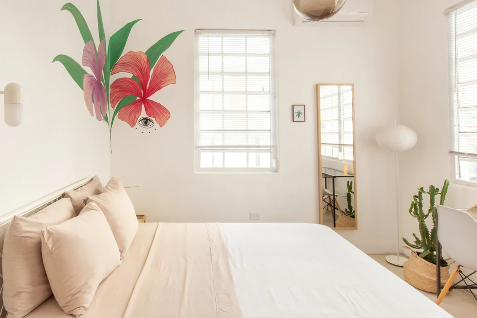 Adventurer’s third queen bedroom beneath a vivid botanical mural
