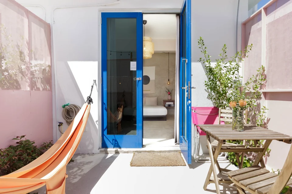 Lover’s private terrace with a hammock, pink walls and blue doors