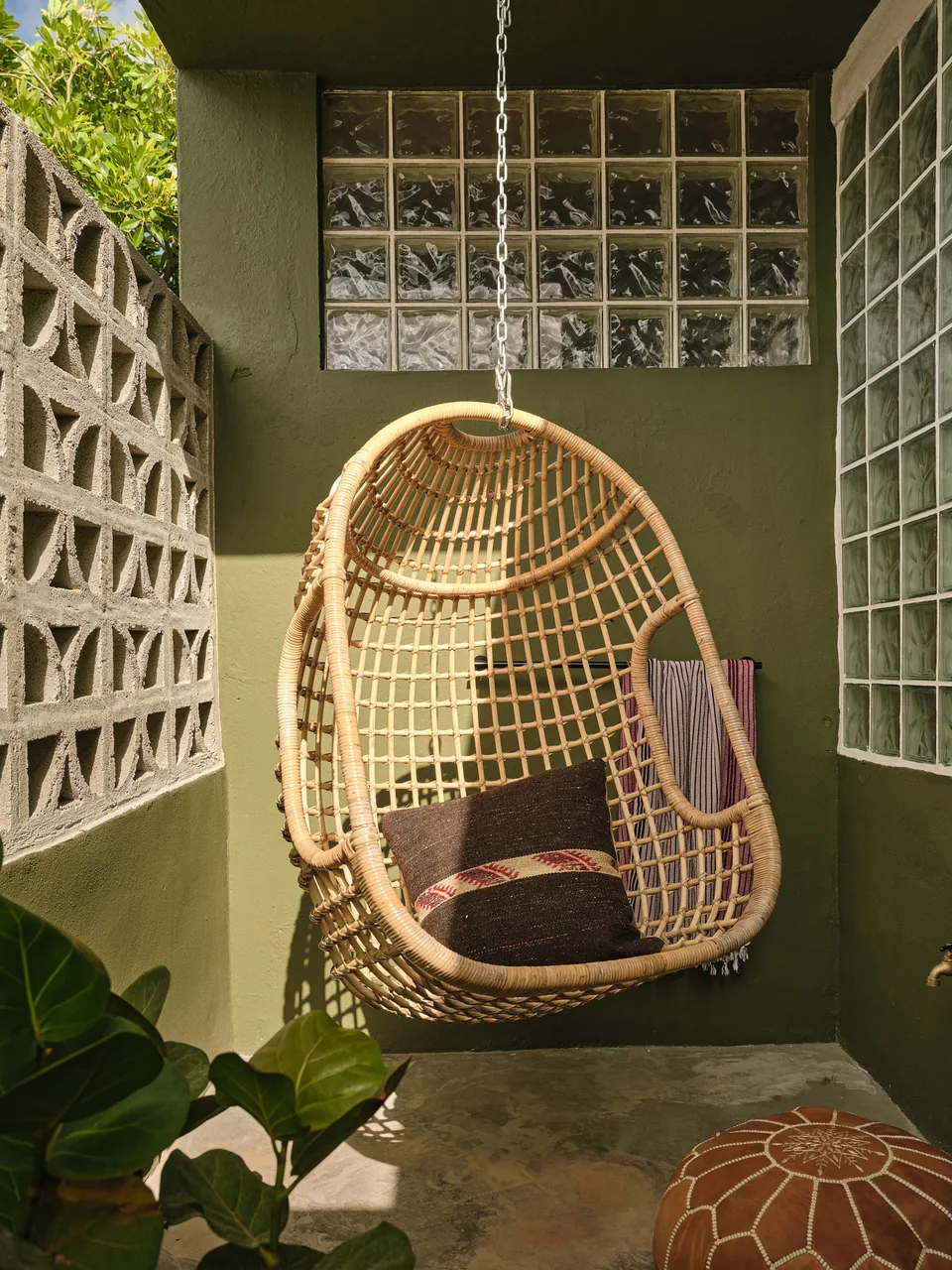A hanging chair and geometric breeze blocks on Verde 3’s private balcony