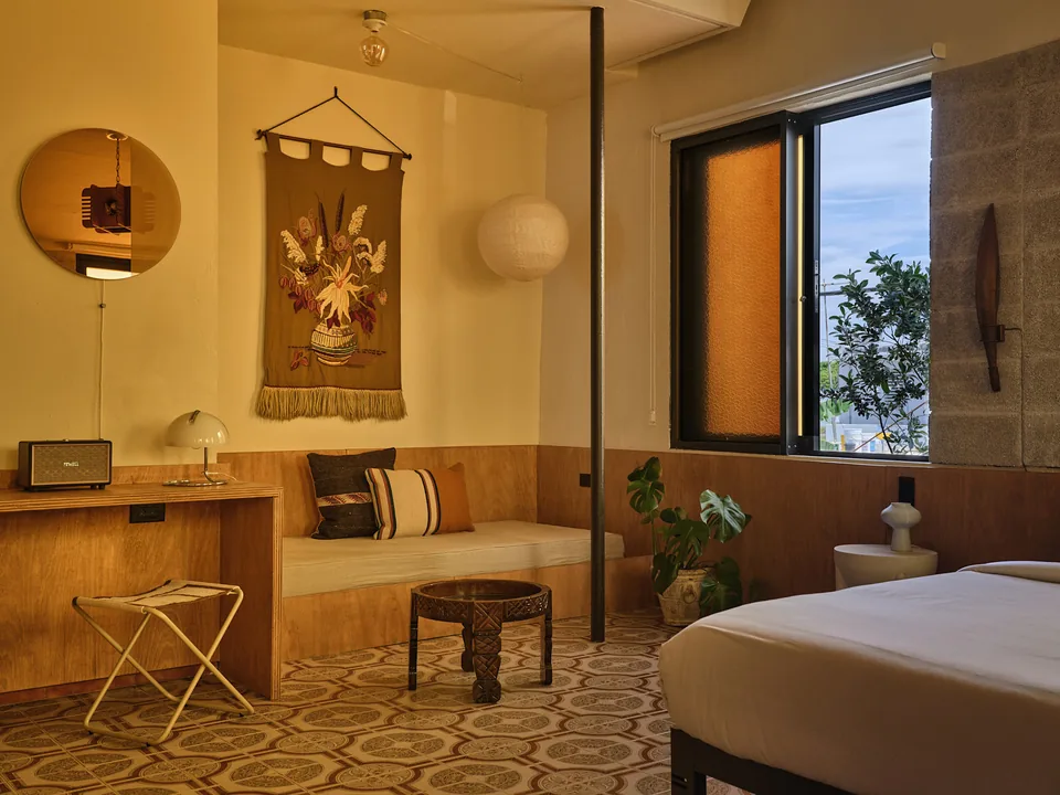 Desk and daybed with wood paneling in Verde 3
