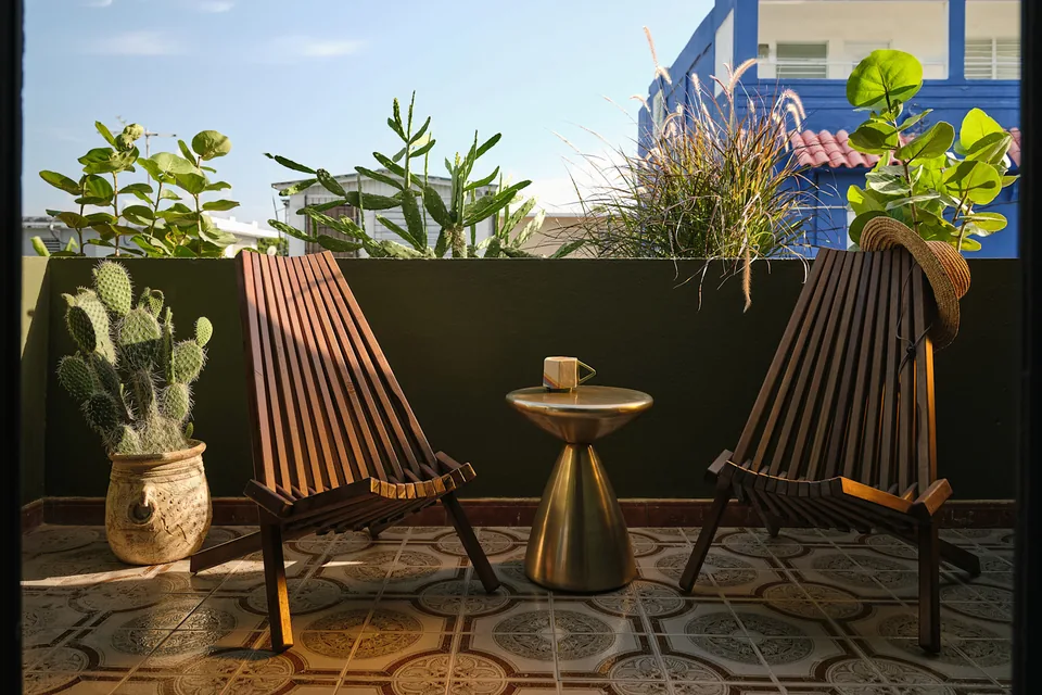 Lounge chairs and plants on Verde 4’s sunny private balcony