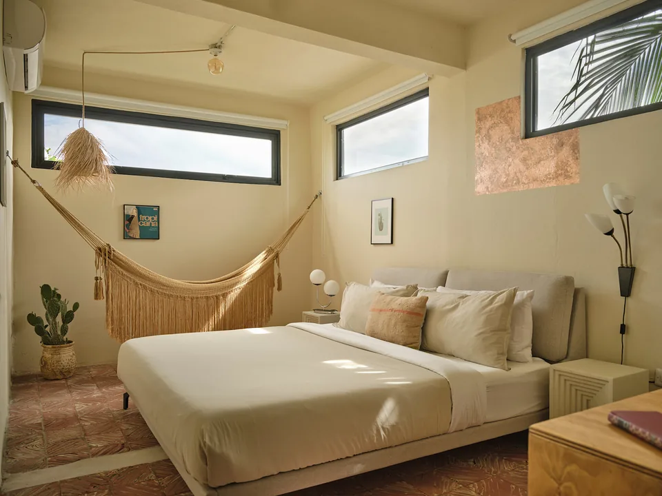 King bed and an indoor hammock in Verde 4’s light-filled bedroom